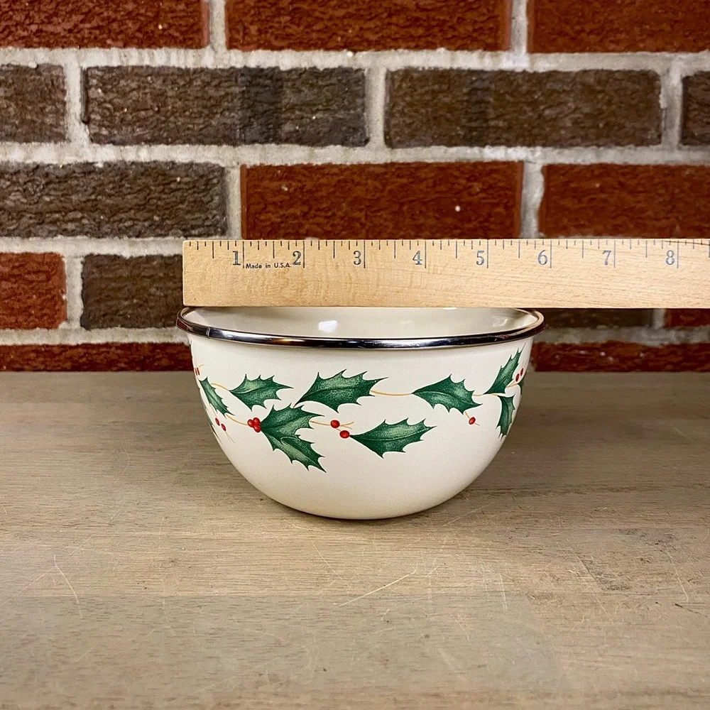 Lenox Holiday 3‎ Piece Mixing Bowls with Lids. Holly Berry Enamel Metal